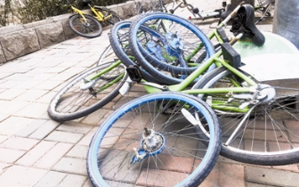 “无处安放”的共享单车 残车该如何处置？