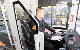  滨海购置首批80辆新公交 驾驶区加装隔离防护
