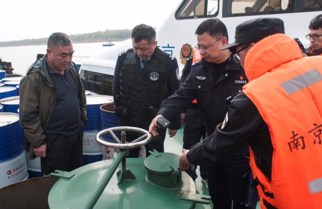 苏州海关破获特大成品油走私案 摧毁3个犯罪团伙