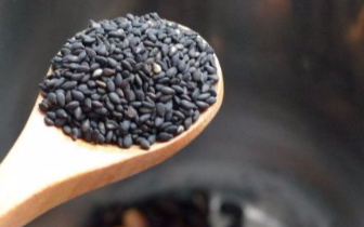 黑芝麻洗出的水像墨汁 专家回应市民质疑染过色