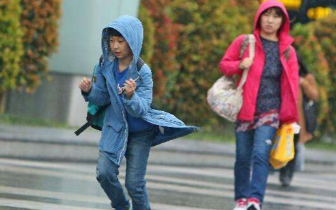 深圳周末气温下降6-7℃，伴有雷雨和短时大风