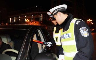 男子酒驾让妻子顶包：都说交警查酒驾不查女司机