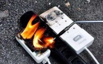 老鼠咬破线路 罗湖一小区变电室凌晨突发大火