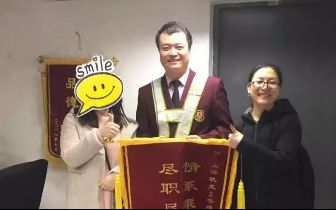 【暖哭了】女生腹痛到怀疑人生 值班站长贴心陪伴