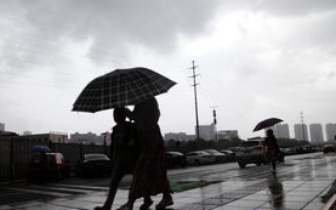 江苏炸响今年第一声春雷 白天仍有雷雨交加