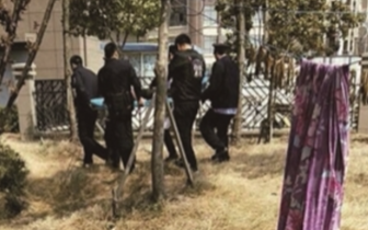 女民工抹瓷砖缝不慎失足 从13楼阳台坠落