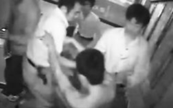 男子工作不顺心借酒消愁 酒后闹事扇警察耳光