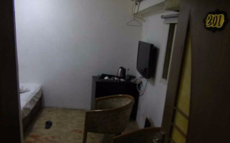 65岁老汉患抑郁症 在宾馆房间内喝农药自杀