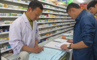 男子买药顺走店员手机 因心虚两天后自首