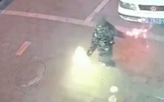 所有的家长群都在转这个视频！一定要看好熊孩子