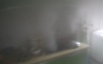 出门不关火家中冒浓烟 民警提醒安全用火