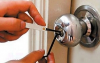 男子多次入室盗窃 竟是因为防盗门设计有缺陷