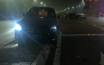 闺蜜半夜遭老公殴打 女子驾豪车安慰途中闯大祸